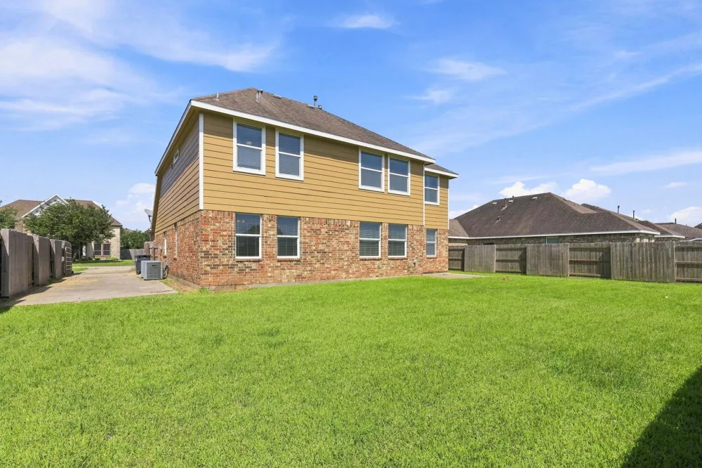 9611 Indian Trail Mont Belvieu, TX 77523