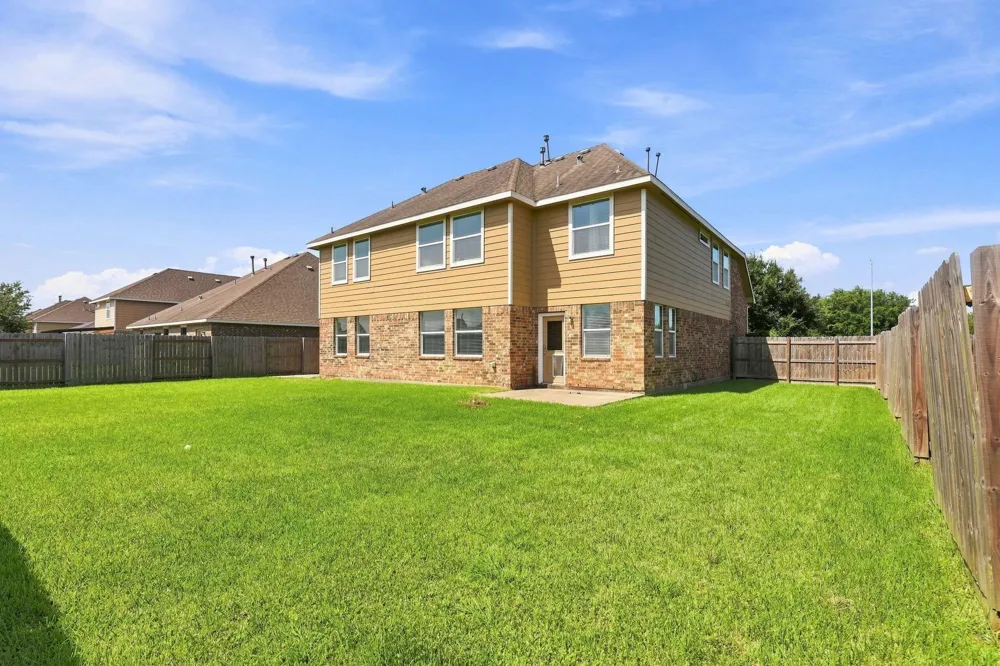 9611 Indian Trail Mont Belvieu, TX 77523