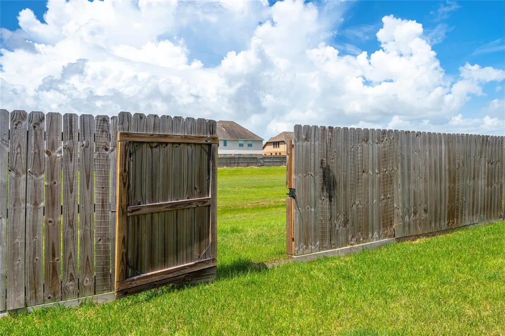 9611 Indian Trail Mont Belvieu, TX 77523
