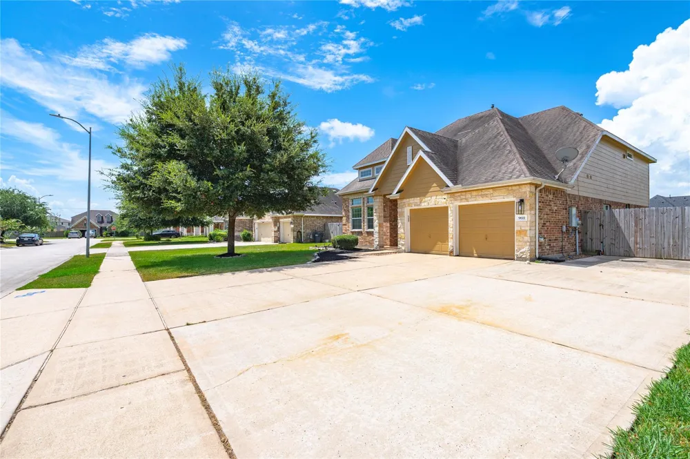 9611 Indian Trail Mont Belvieu, TX 77523