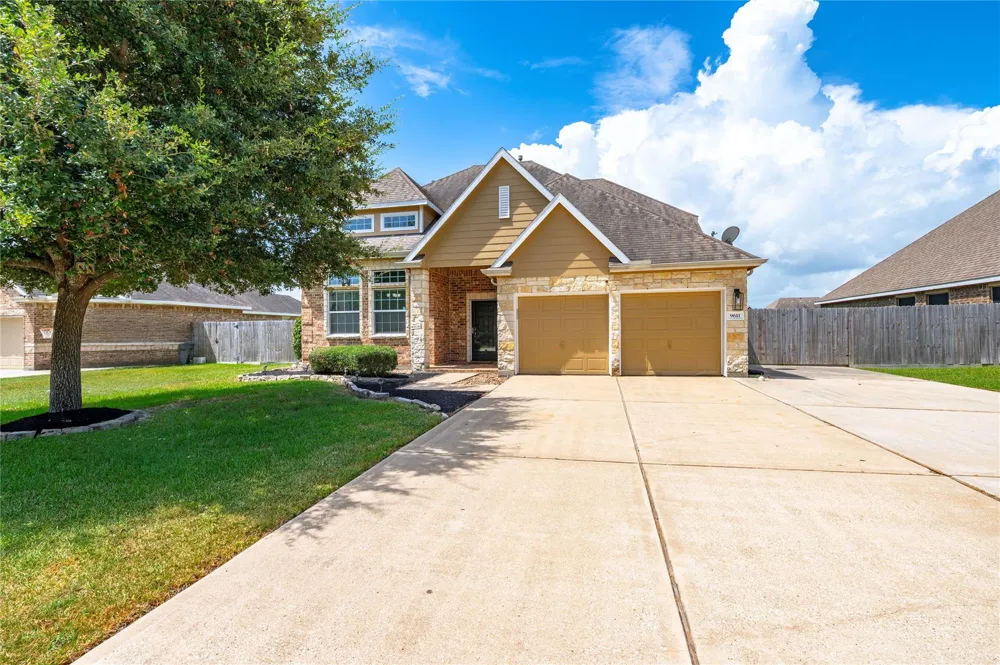 9611 Indian Trail Mont Belvieu, TX 77523