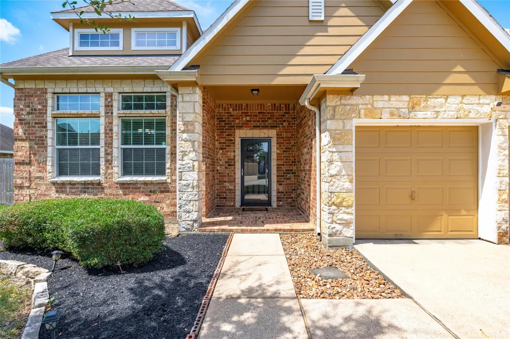 9611 Indian Trail Mont Belvieu, TX 77523