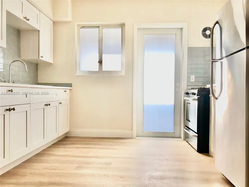 105 S Shore Dr #5 Miami Beach, FL 33141