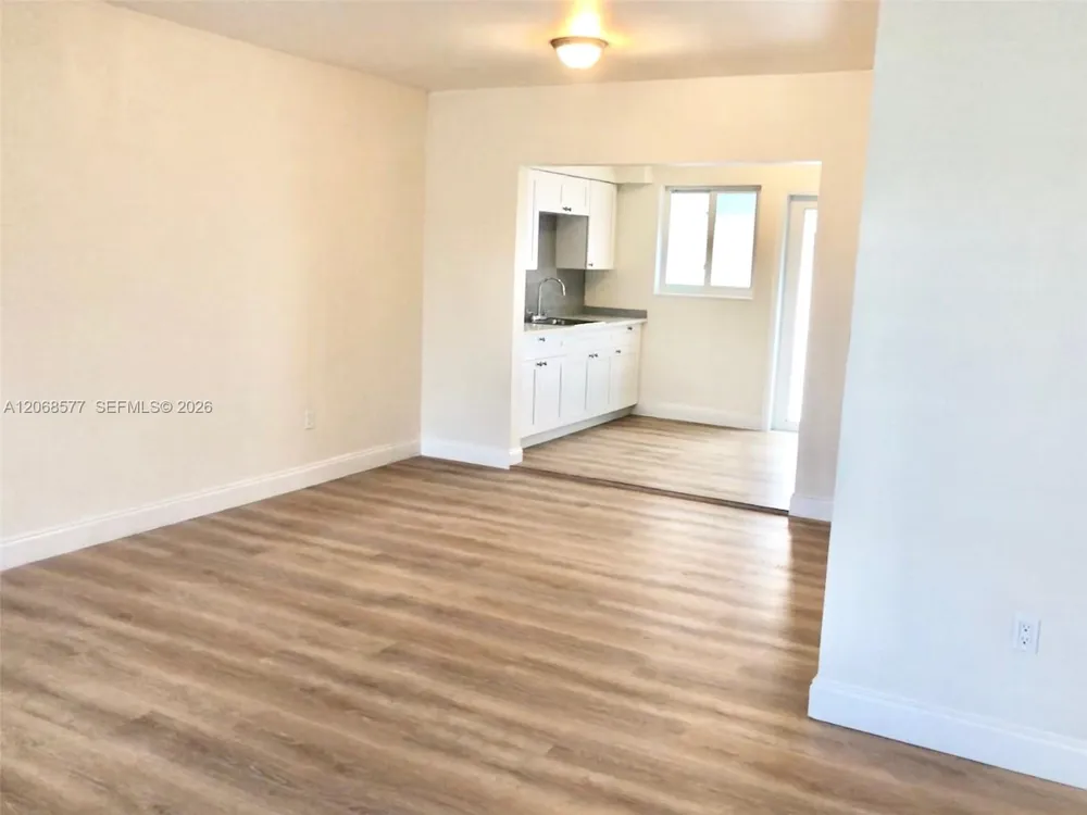 105 S Shore Dr #5 Miami Beach, FL 33141