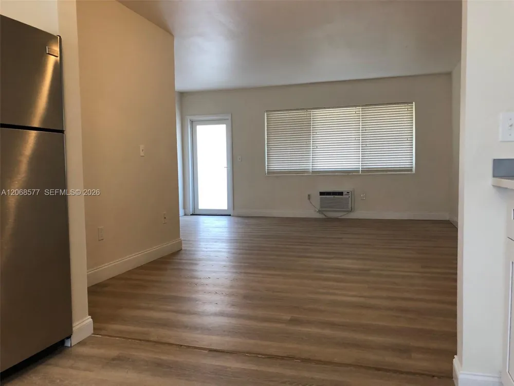 105 S Shore Dr #5 Miami Beach, FL 33141