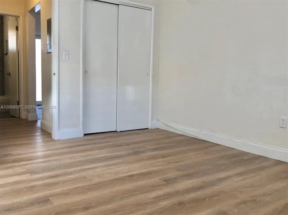 105 S Shore Dr #5 Miami Beach, FL 33141