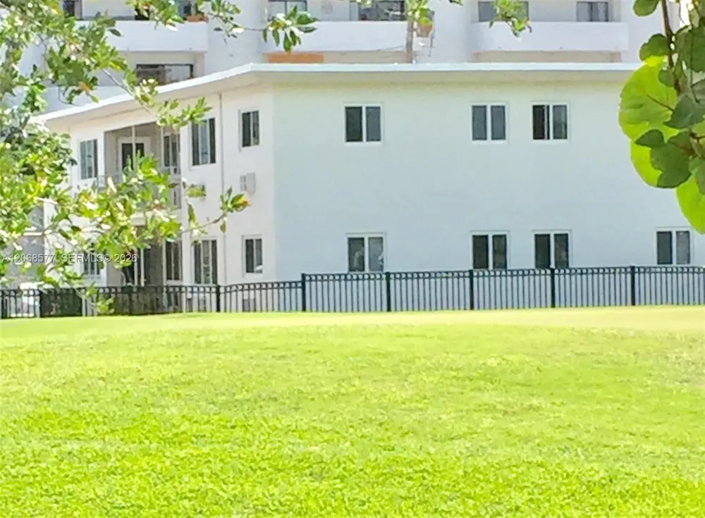 105 S Shore Dr #5 Miami Beach, FL 33141