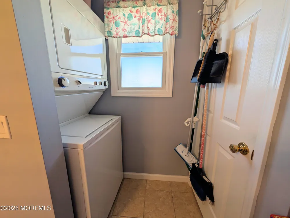 121 W Dolphin Way Lavallette, NJ 08735