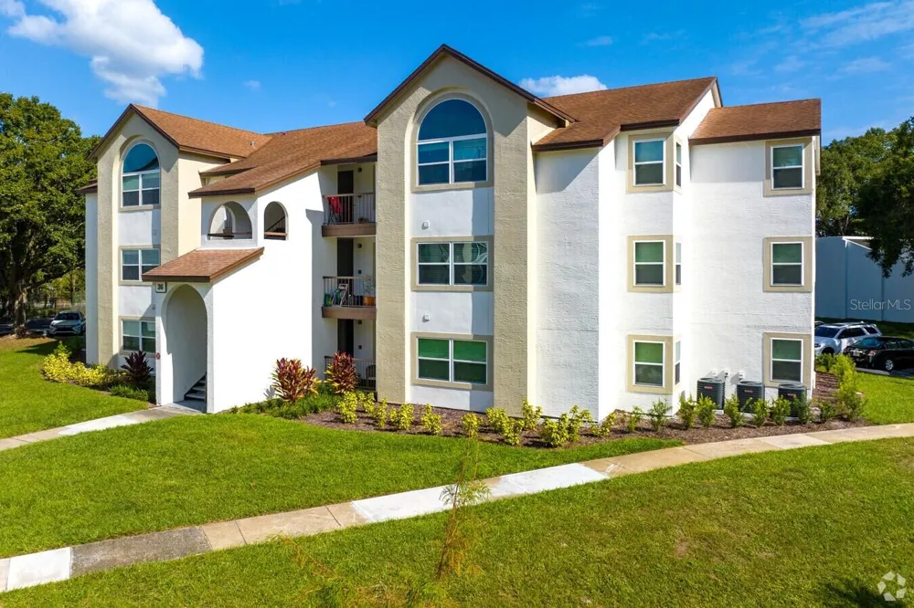 13501 VISTA WALK DRIVE #B Orlando, FL 32821