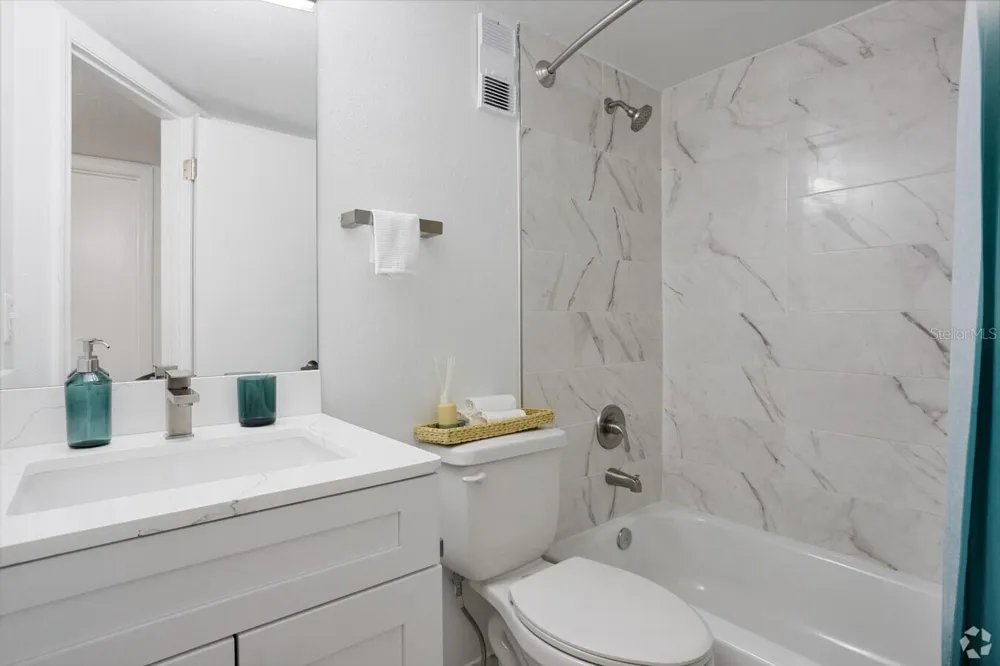 13501 VISTA WALK DRIVE #B Orlando, FL 32821