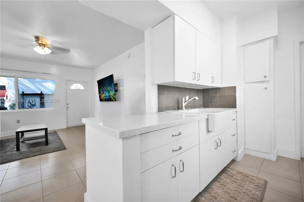 1195 Marseille Dr #5 Miami Beach, FL 33141