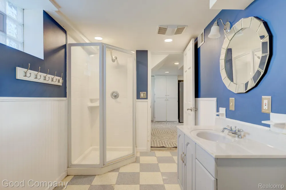 308 E Lawrence Avenue Royal Oak City, MI 48073