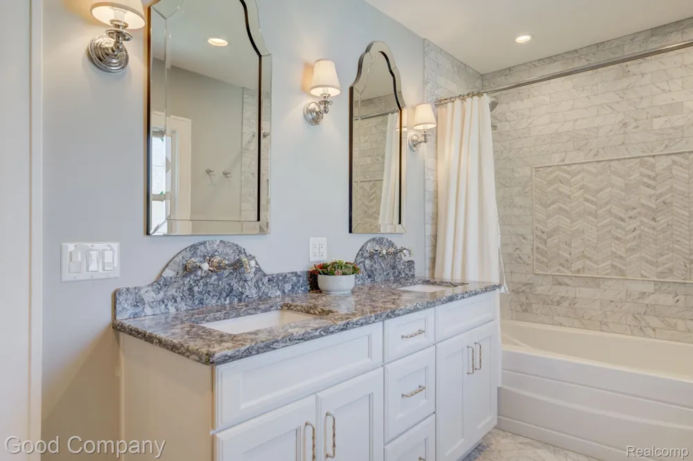 308 E Lawrence Avenue Royal Oak City, MI 48073