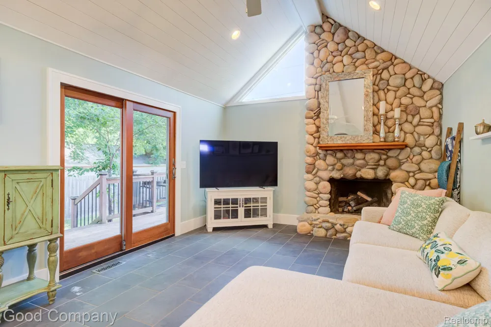 308 E Lawrence Avenue Royal Oak City, MI 48073