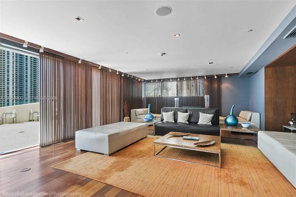 335 S Biscayne Blvd #1508 Miami, FL 33131