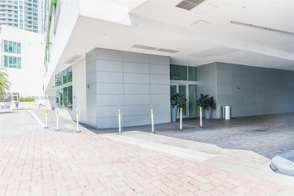 335 S Biscayne Blvd #1508 Miami, FL 33131
