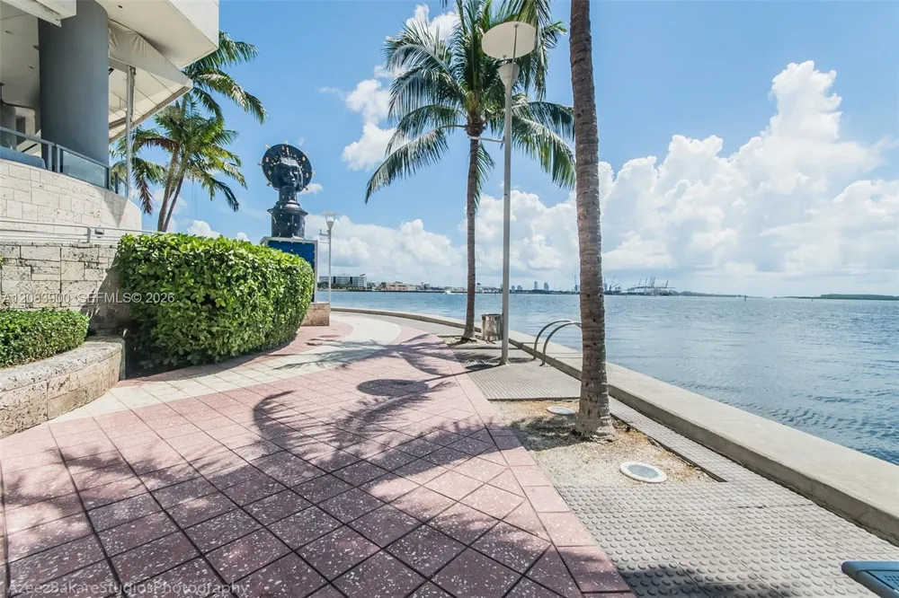 335 S Biscayne Blvd #1508 Miami, FL 33131