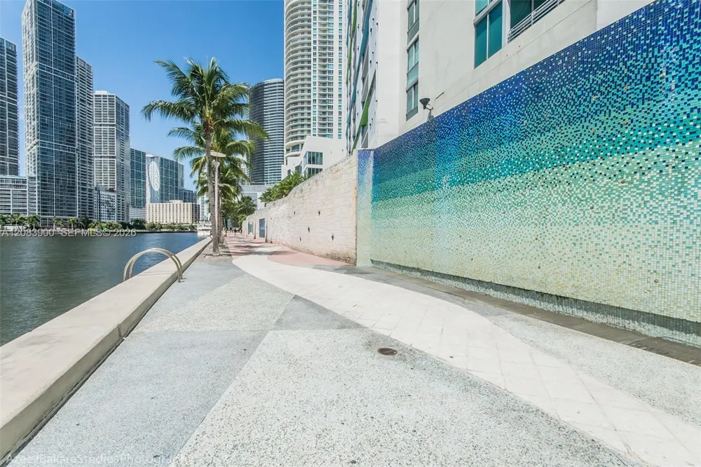 335 S Biscayne Blvd #1508 Miami, FL 33131