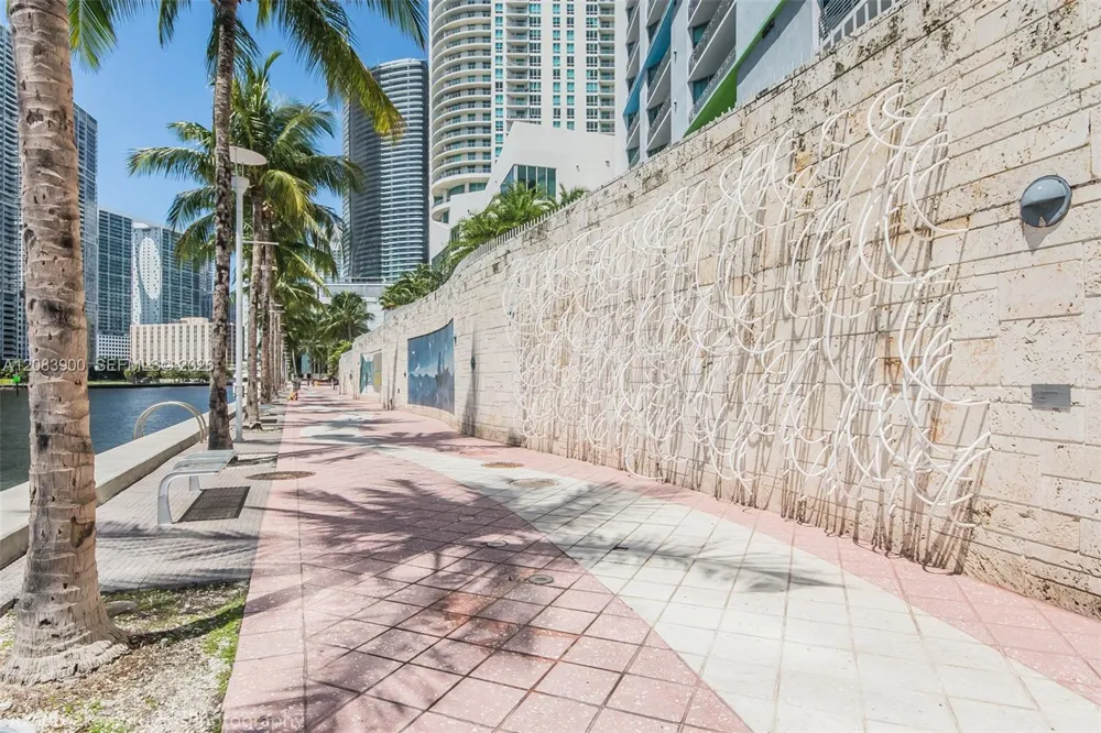 335 S Biscayne Blvd #1508 Miami, FL 33131
