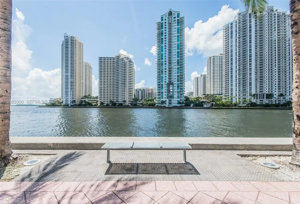 335 S Biscayne Blvd #1508 Miami, FL 33131