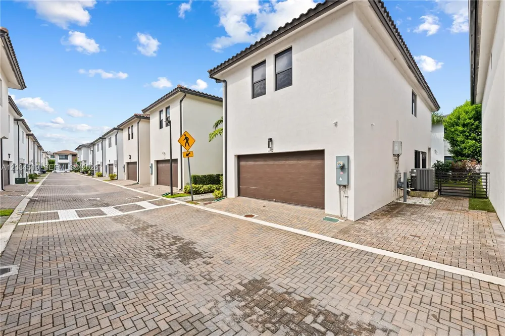 4402 NW 81st Ave Doral, FL 33166