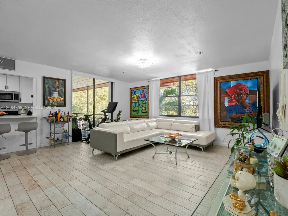671 NE 195th St #329E Miami, FL 33179