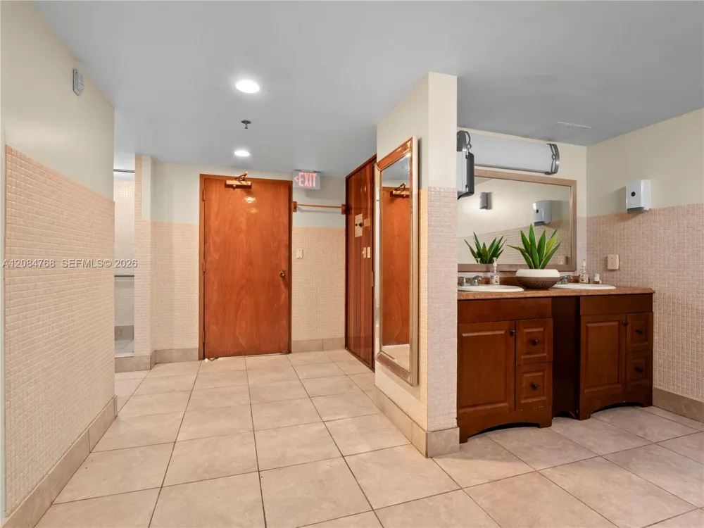 671 NE 195th St #329E Miami, FL 33179