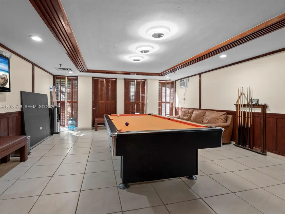 671 NE 195th St #329E Miami, FL 33179