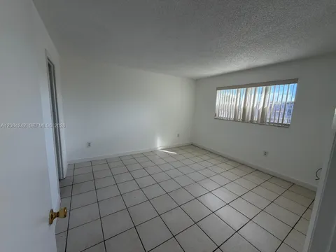 8600 Sunrise Lakes Blvd #211