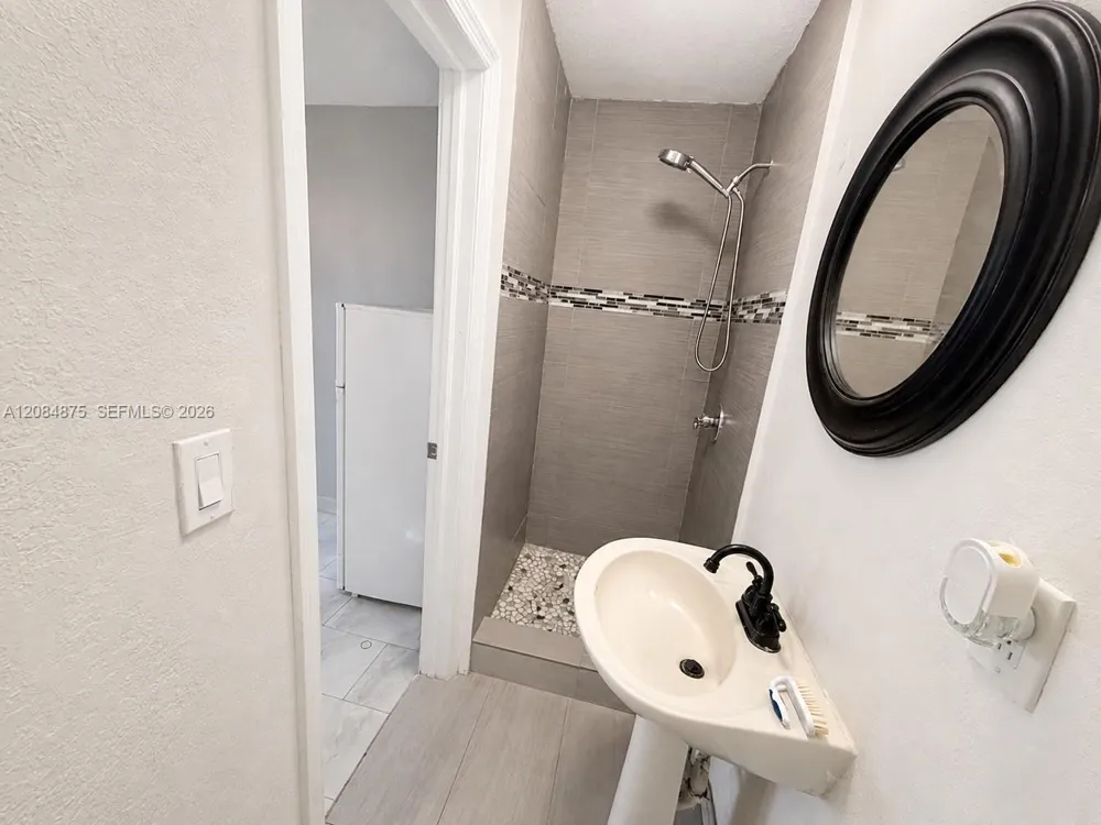 970 Sw 80 Ave #A North Lauderdale, FL 33068