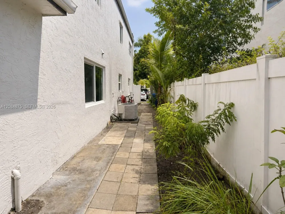 970 Sw 80 Ave #A North Lauderdale, FL 33068