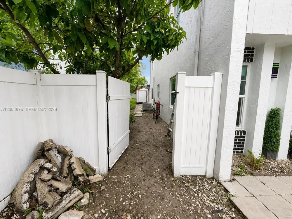 970 Sw 80 Ave #A North Lauderdale, FL 33068