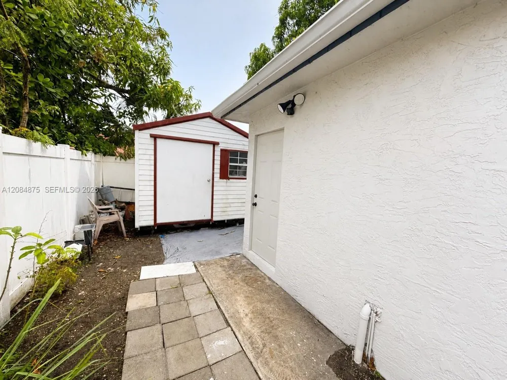 970 Sw 80 Ave #A North Lauderdale, FL 33068