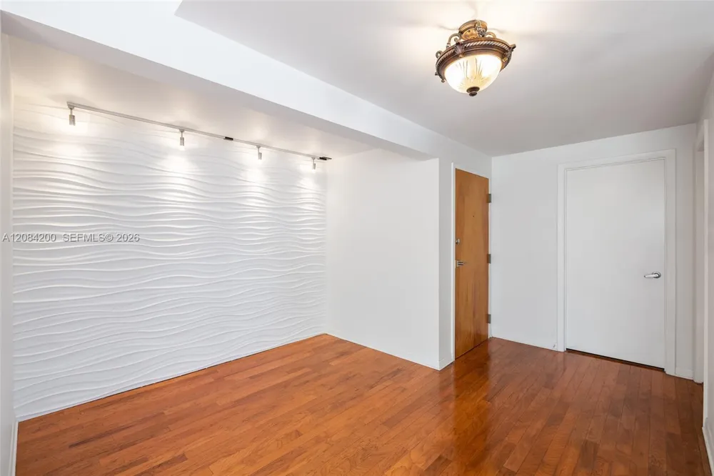 1542 Drexel Ave #302 Miami Beach, FL 33139