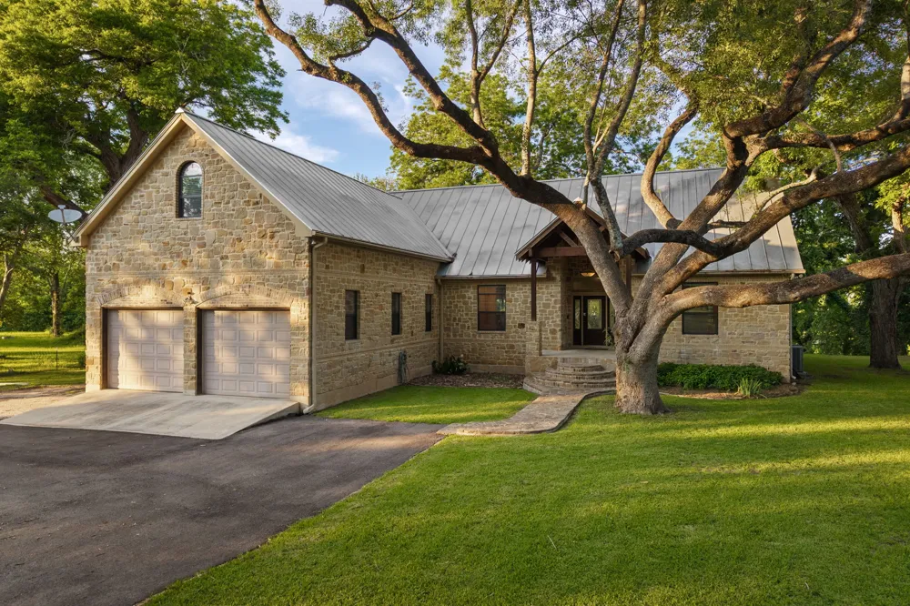 302 Guadalupe River Drive Seguin, TX 78155