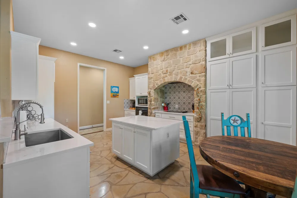 302 Guadalupe River Drive Seguin, TX 78155