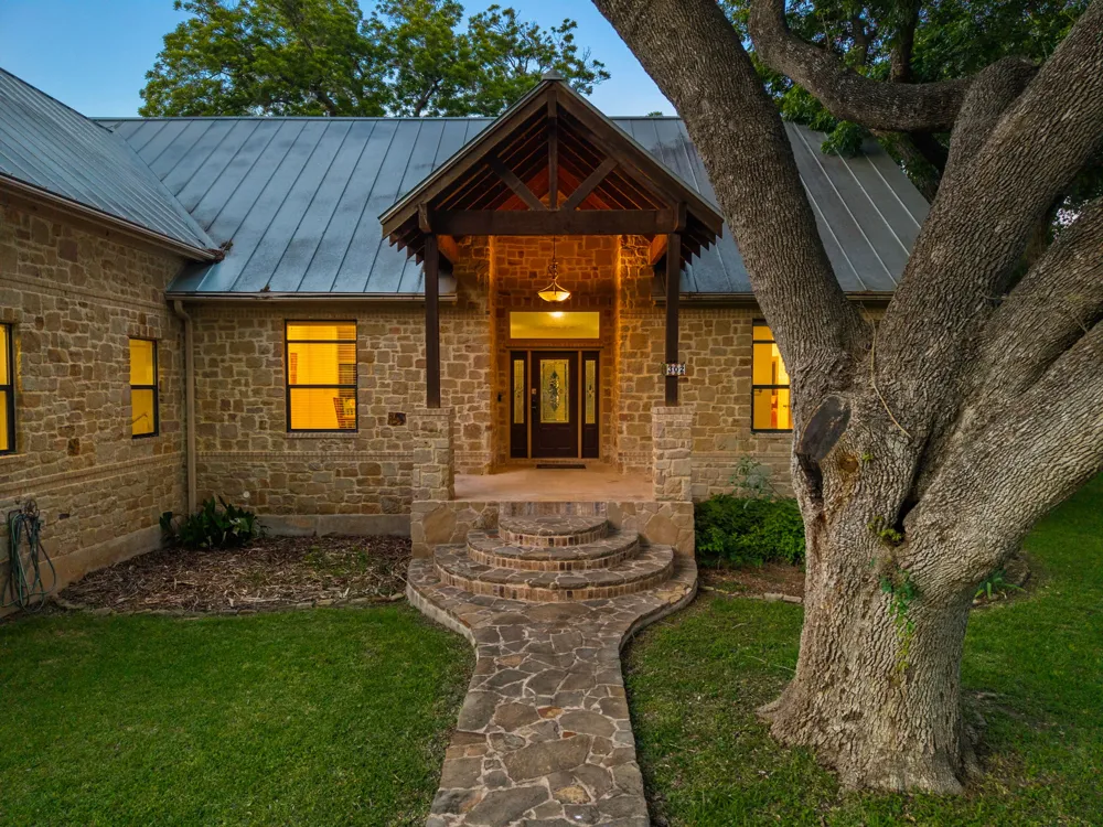 302 Guadalupe River Drive Seguin, TX 78155