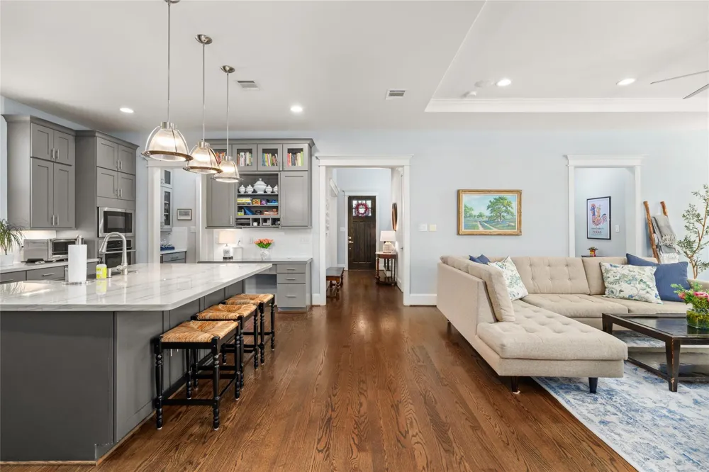 1045 Rosepoint Street Houston, TX 77018
