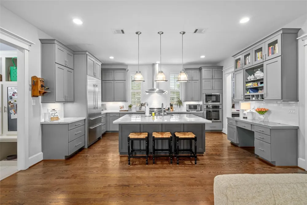 1045 Rosepoint Street Houston, TX 77018