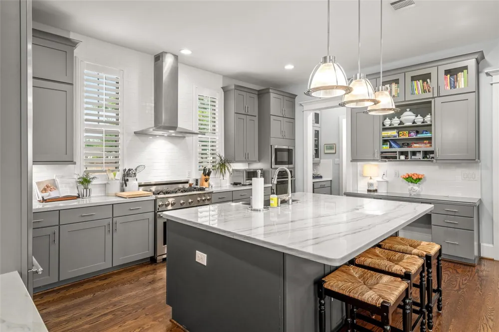 1045 Rosepoint Street Houston, TX 77018