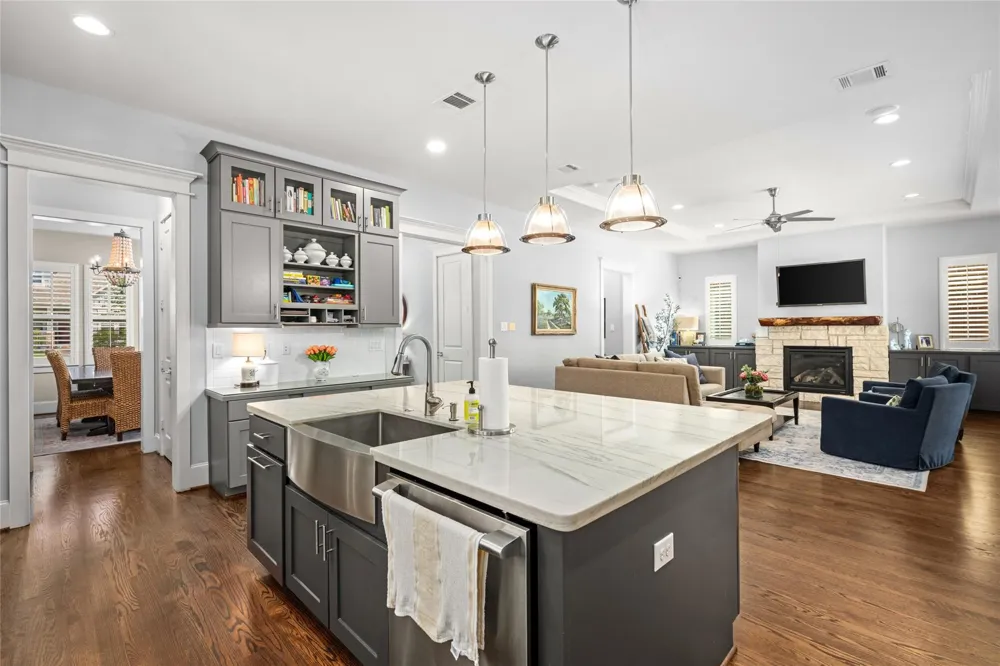 1045 Rosepoint Street Houston, TX 77018