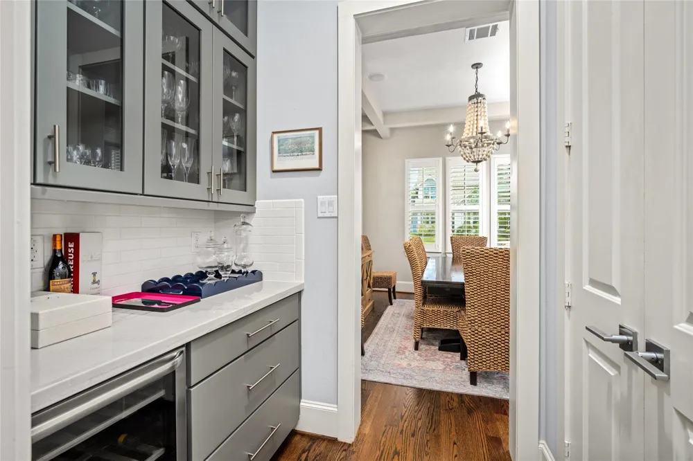 1045 Rosepoint Street Houston, TX 77018
