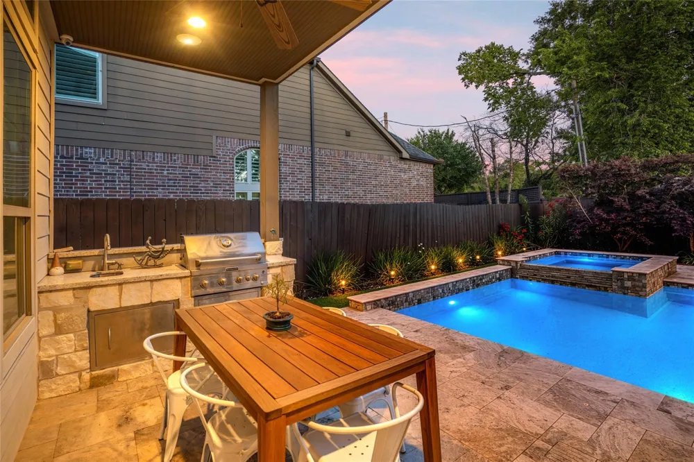 1045 Rosepoint Street Houston, TX 77018