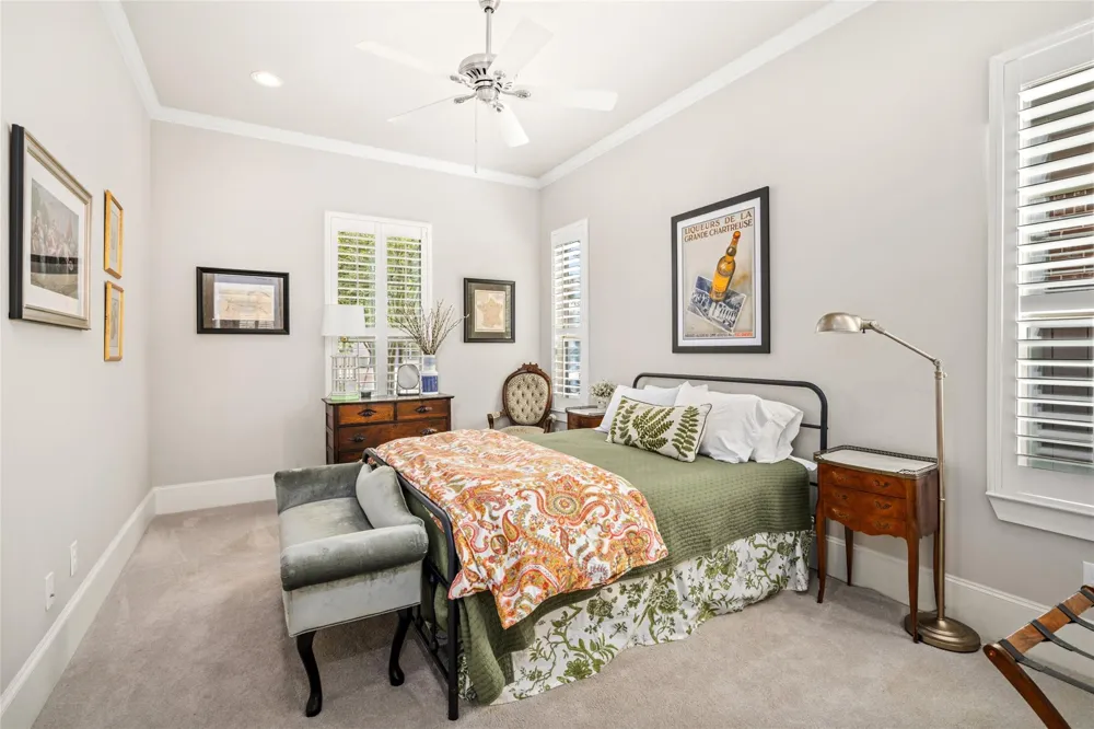 1045 Rosepoint Street Houston, TX 77018