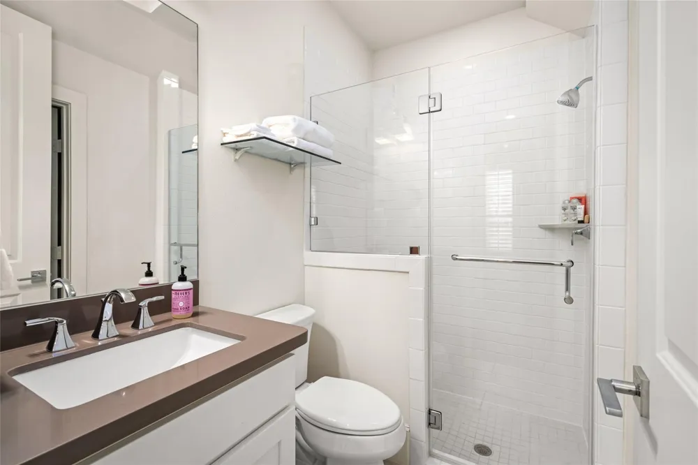 1045 Rosepoint Street Houston, TX 77018