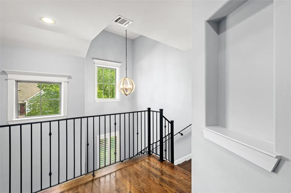 1045 Rosepoint Street Houston, TX 77018