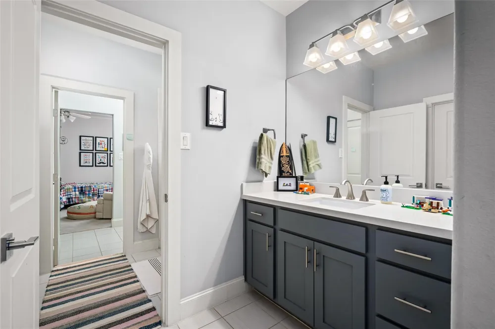 1045 Rosepoint Street Houston, TX 77018