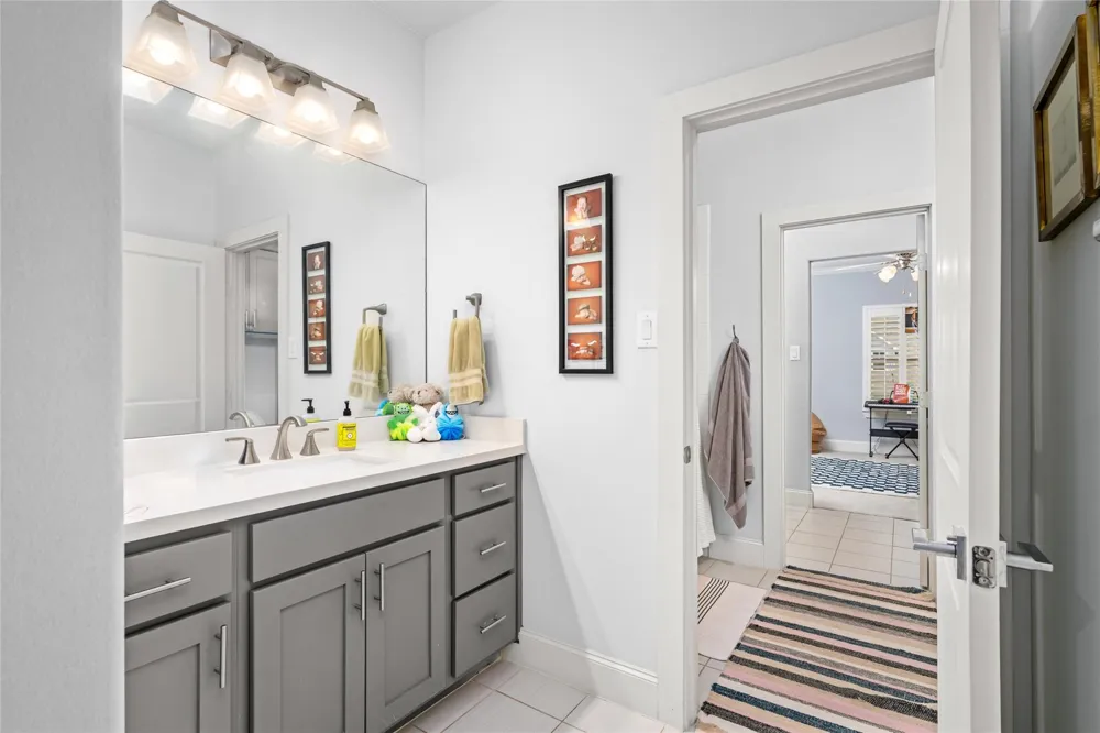 1045 Rosepoint Street Houston, TX 77018