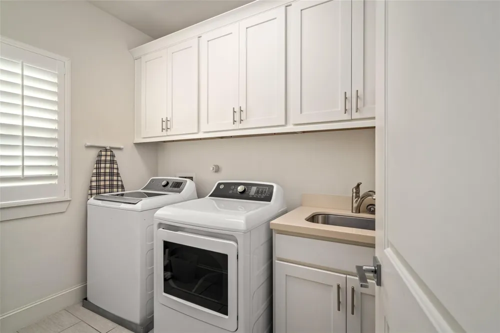 1045 Rosepoint Street Houston, TX 77018