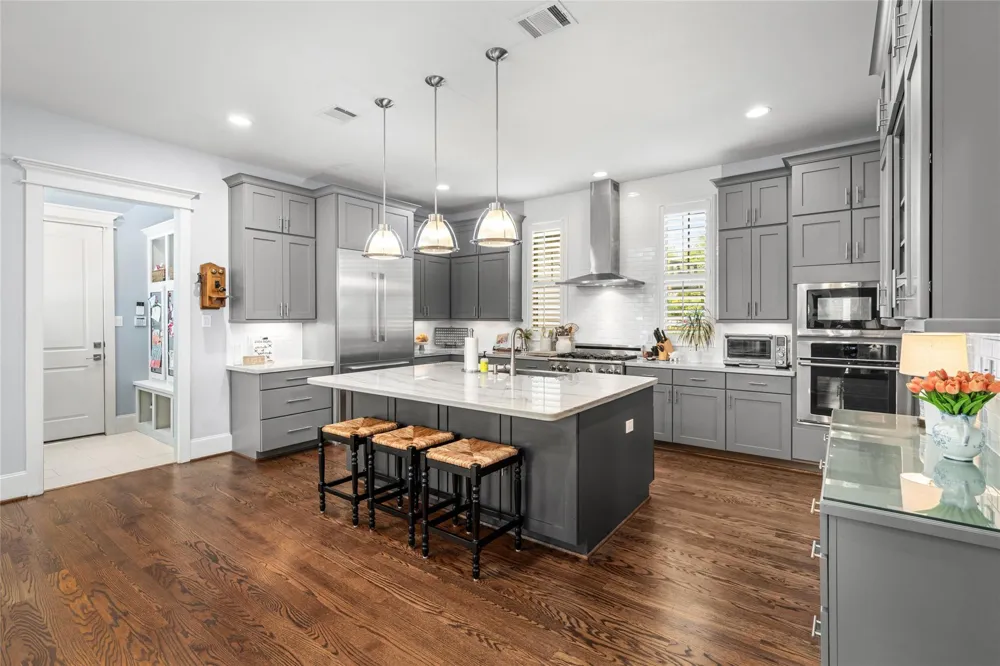 1045 Rosepoint Street Houston, TX 77018